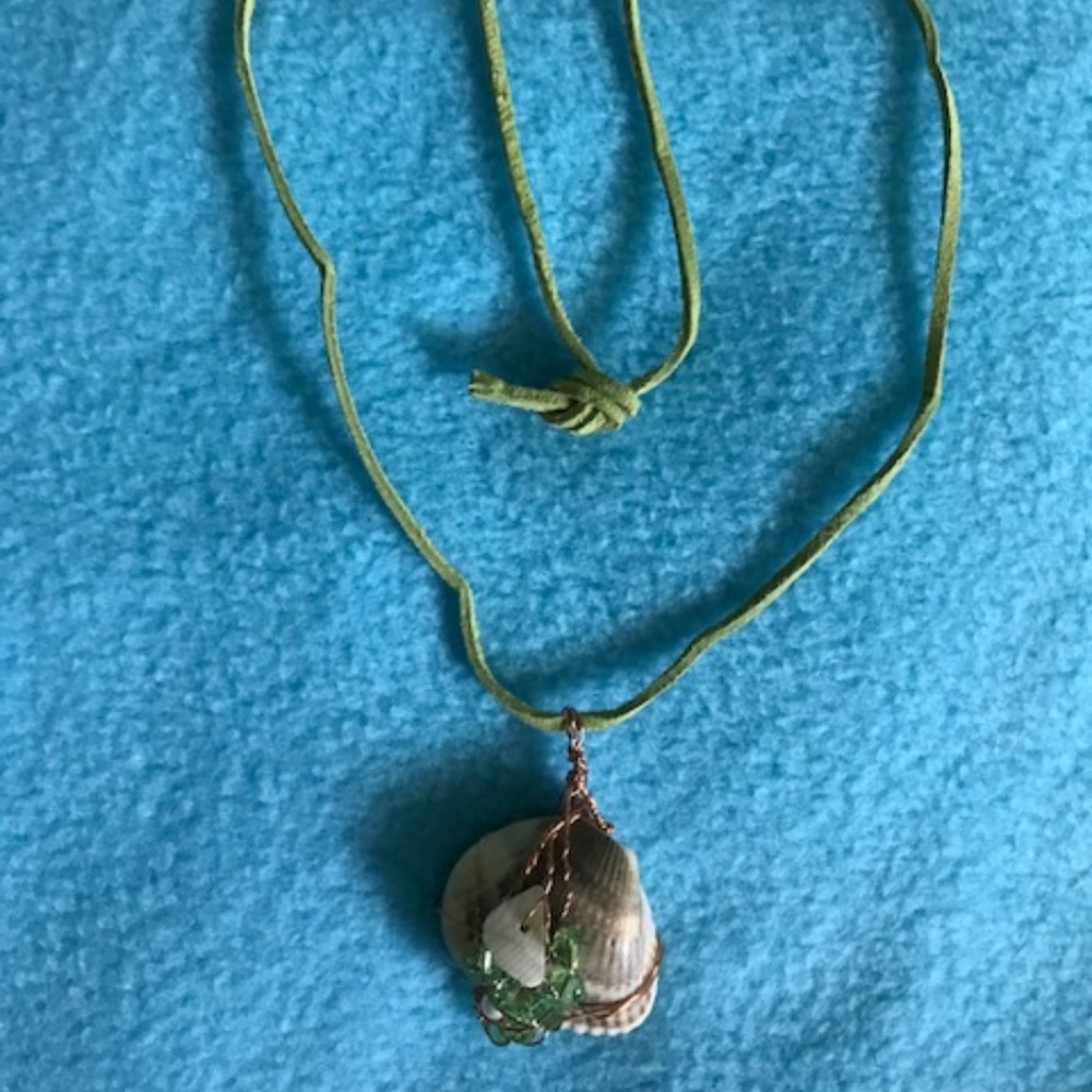 Hand made schell neckless - Picture 2 of 3
